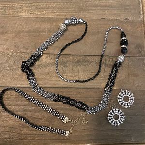 Long necklace, chocker and earrings